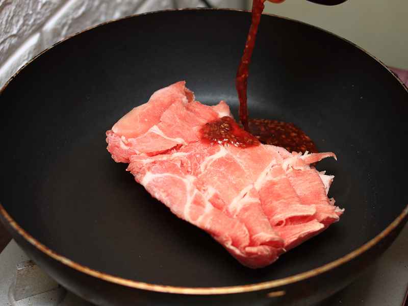 日式月見燒肉丼 - 是醬汁，我加了Ebara的醬汁 內附香烤戰斧豬排 (邀約體驗)