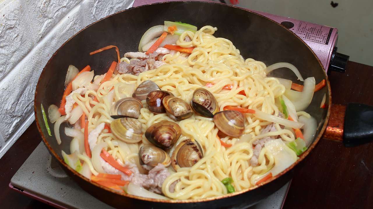 什錦海鮮炒麵 - 運用蝦湯讓味道更鮮美 Part5